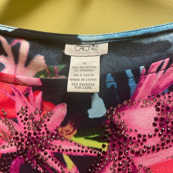 Brand CACHE , flower , like new , size xs - Picture 2 of 3